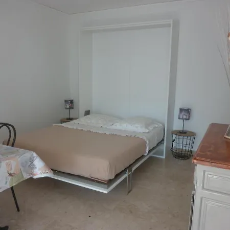 Studio A 50 M Du Port De St Laurent Du Var Cros-de-Cagnes