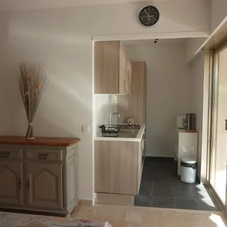 Studio A 50 M Du Port De St Laurent Du Var * Cros-de-Cagnes