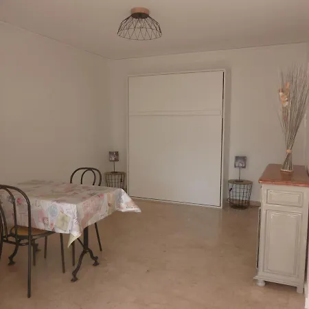 Studio A 50 M Du Port De St Laurent Du Var Appartamento *